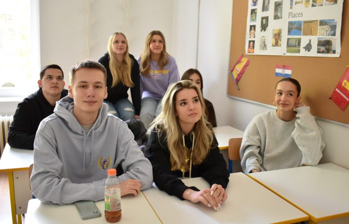 Međunarodni projekt s makedonskom gimnazijom Algoritam: debatirali smo o chat GPT-ju PPG prva privatna gimnazija zagreb