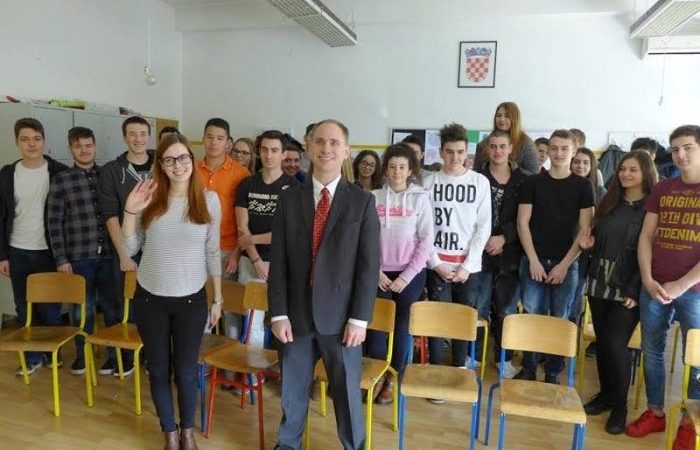 Predavanje američkog diplomata o predsjedničkim izborima u SAD-u | Prva privatna gimnazija zagreb