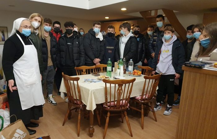 Humanitarci PPG-a: donirali smo namirnice štićenicima Caritativne pučke kuhinje PPG prva privatna gimnazija zagreb