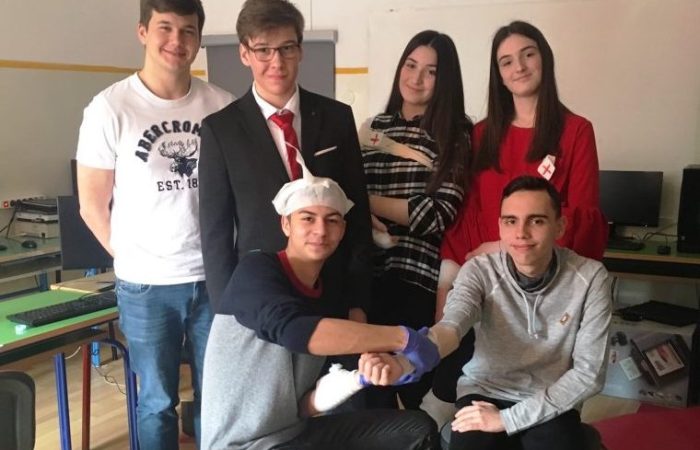 Vježbamo pružanje prve pomoći | Prva privatna gimnazija zagreb