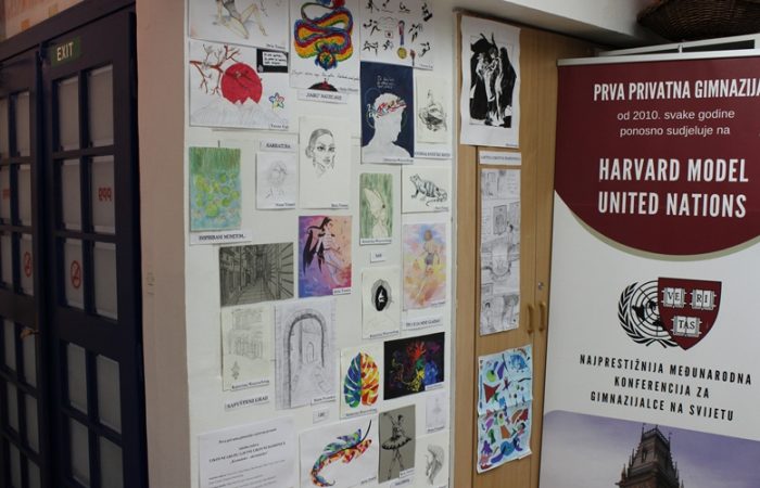 Izložba likovnih radova u našoj školi „Kromatsko – akromatsko“ PPG prva privatna gimnazija zagreb