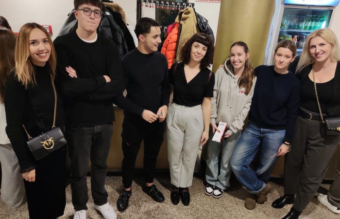 Gledali smo Potpune strance u kazalištu Luda kuća | Prva privatna gimnazija zagreb