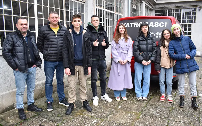 Razveselili smo učenike OŠ Glina božićnim darovima PPG prva privatna gimnazija zagreb
