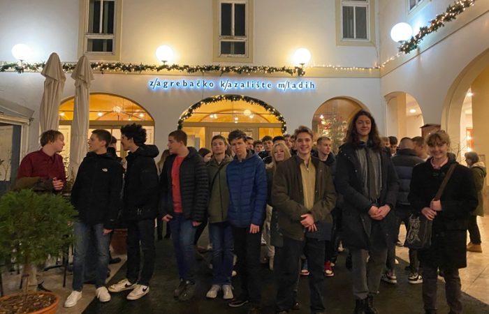 Predstava "Višnjik" u ZKM-u | Prva privatna gimnazija zagreb