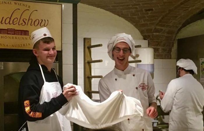 Savijača od jabuka s Nastave na putu u Beč PPG prva privatna gimnazija zagreb